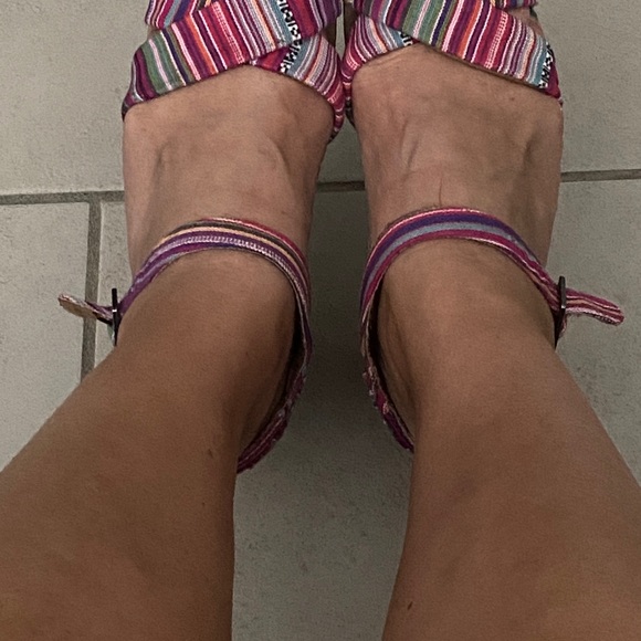 Toms Pin Striped Colorful Wedge Sz 7 - Picture 5 of 9